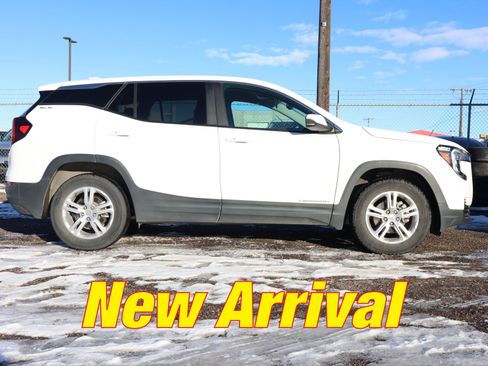 Used 2024 GMC Terrain SLE image 36