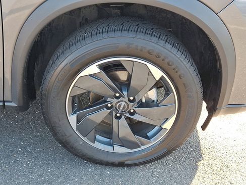 Used 2025 Nissan Rogue SV image 9