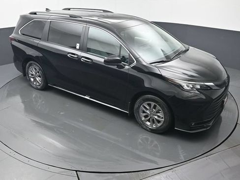 Used 2026 Toyota Sienna XLE AWD/4WD image 46