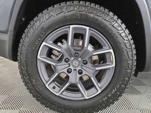 Used 2024 Rivian R1S Adventure image 12