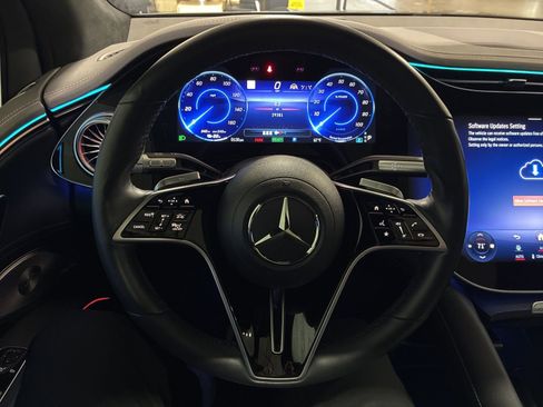 Used 2023 Mercedes-Benz EQS 580 4MATIC SUV image 11