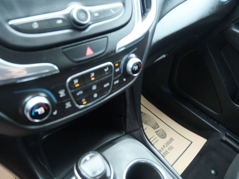 Used 2019 Chevrolet Equinox LT image 14