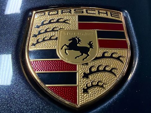 Certified 2021 Porsche Macan image 12