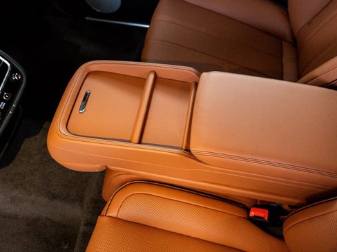 New 2025 Bentley Bentayga Extended Wheelbase image 26