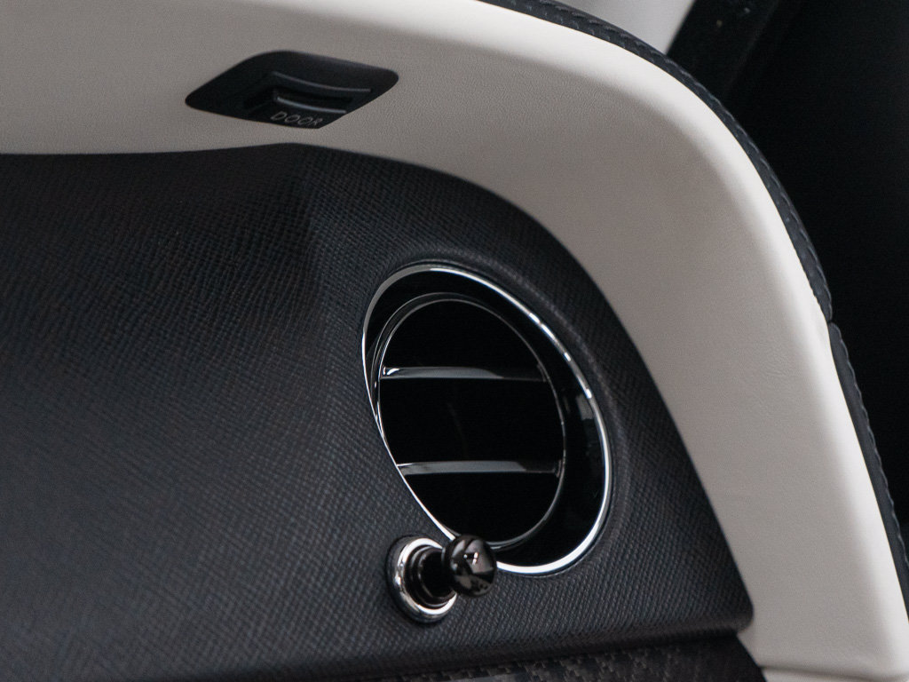 Certified 2022 Rolls-Royce Cullinan Black Badge w/ Dark Exterior Package AWD/4WD image 47