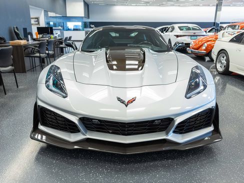 Used 2019 Chevrolet Corvette ZR1 RWD image 2