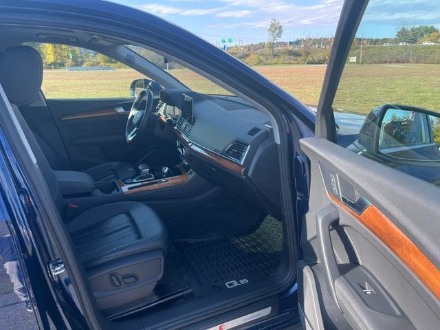 Used 2023 Audi Q5 2.0T Premium Plus w/ Premium Plus Package AWD/4WD image 12