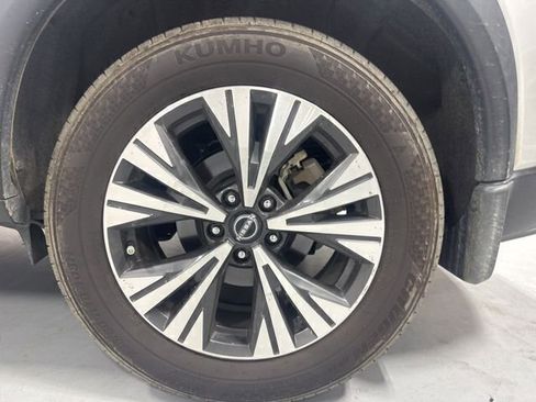 Used 2023 Nissan Rogue SV FWD image 9