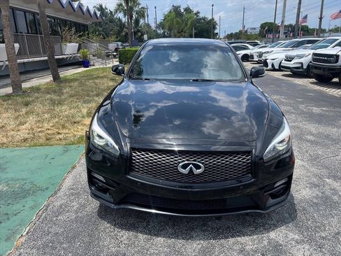 Used 2019 INFINITI Q70 Luxe w/ Sport Package RWD image 3
