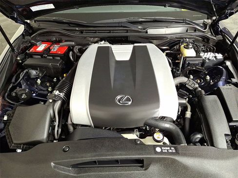 Used 2018 Lexus IS 300 AWD image 32