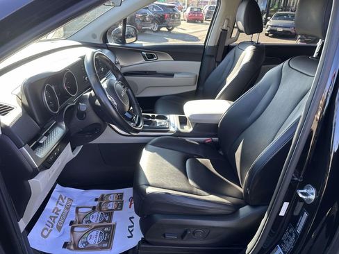 Used 2022 Kia Carnival LX image 13