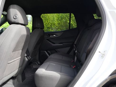 Used 2025 Chevrolet Equinox LT w/ Safety and Technology Package FWD image 25