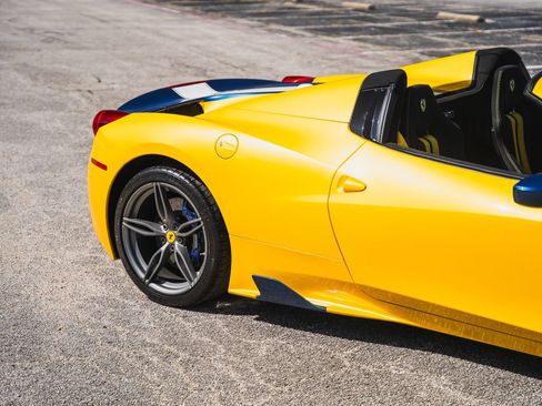 Used 2015 Ferrari 458 Speciale A RWD image 6
