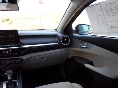 Used 2023 Kia Forte LXS w/ LXS Technology Package FWD image 17