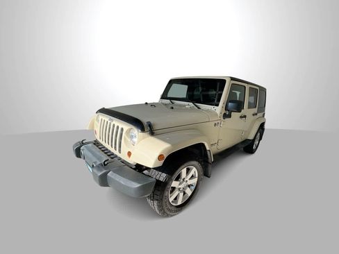 Used 2011 Jeep Wrangler Unlimited Sahara w/ Dual Top Group AWD/4WD image 4