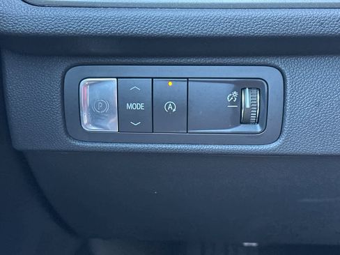 Used 2025 Chevrolet Traverse LT image 30