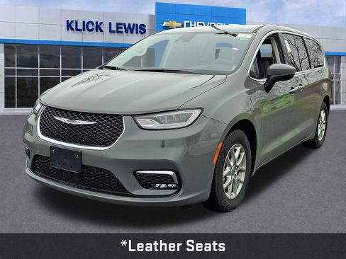 Used 2023 Chrysler Pacifica Touring-L image 3