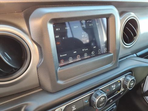 Used 2023 Jeep Gladiator Sport image 23