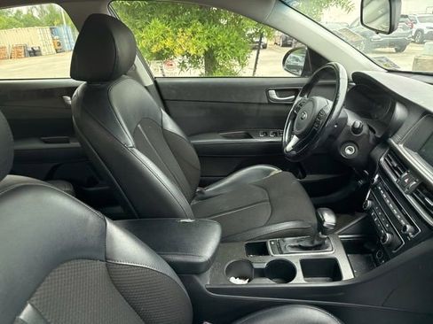 Used 2018 Kia Optima S FWD image 2