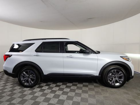 New 2026 Ford Explorer Active w/ Active Comfort Package image 8