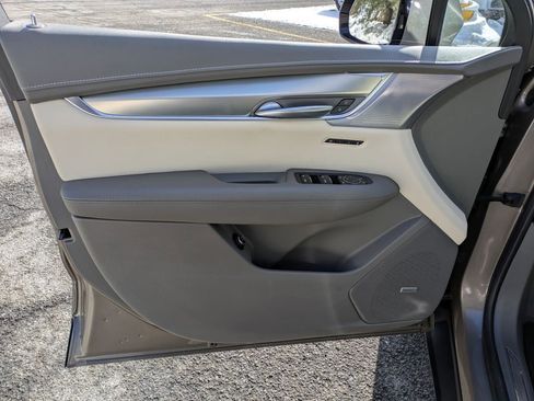 Used 2023 Cadillac XT5 Premium Luxury image 9