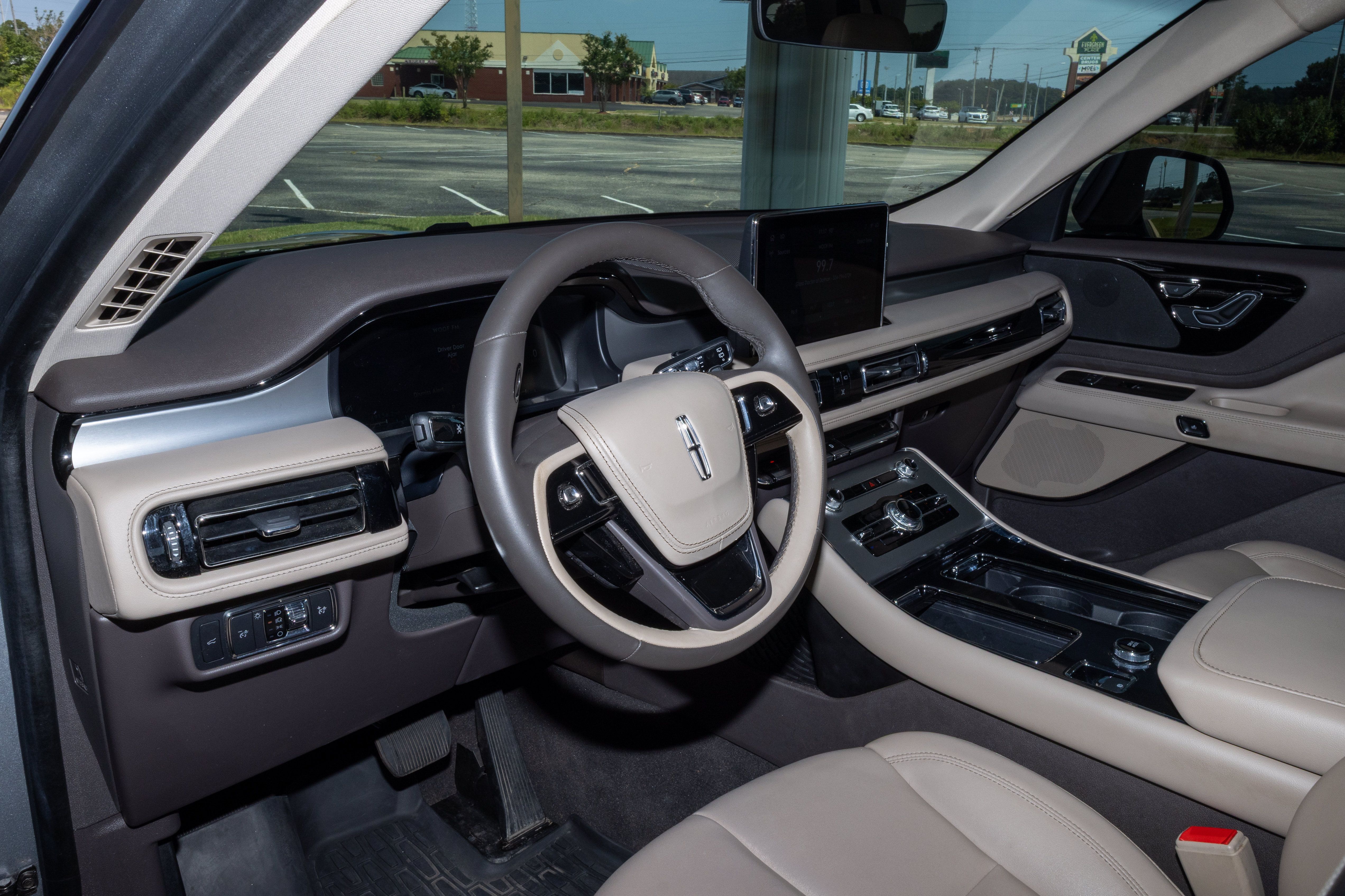 Used 2023 Lincoln Aviator 2WD w/ Premium Package image 12