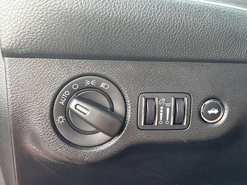Used 2022 Dodge Challenger SXT RWD image 10