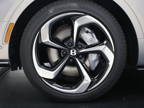 New 2025 Bentley Bentayga image 10