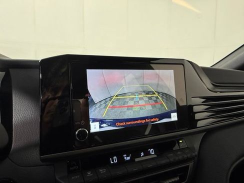 Used 2025 Toyota Camry SE FWD image 17