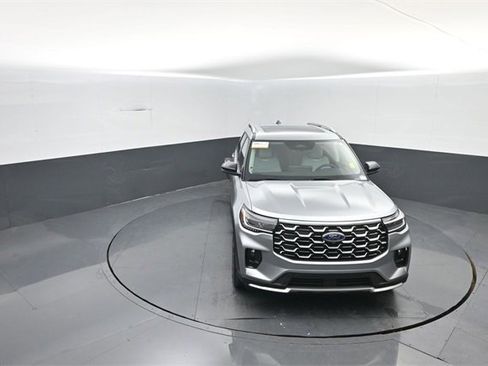 Certified 2025 Ford Explorer Platinum w/ Ultimate Package image 20