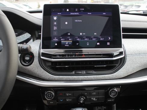 Used 2022 Jeep Compass Latitude w/ Sun and Sound Group image 4