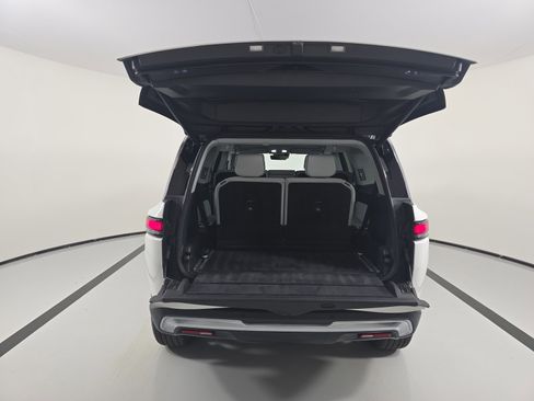 Used 2024 Rivian R1S Adventure AWD/4WD image 15