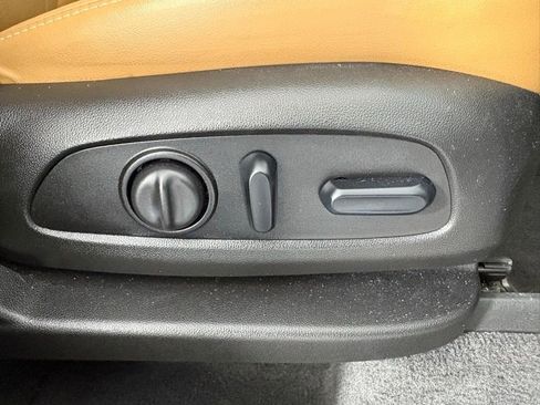 Used 2018 Buick Enclave Essence image 36