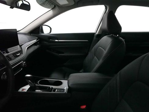 Used 2024 Nissan Altima 2.0 SR FWD image 13