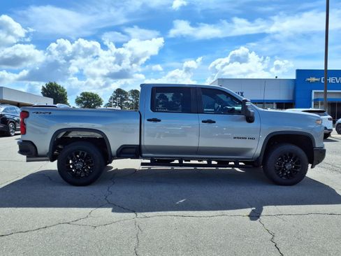 Used 2025 Chevrolet Silverado 2500 Custom w/ Custom Value Package AWD/4WD image 19