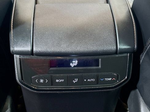 Used 2025 Toyota Highlander XLE FWD image 23