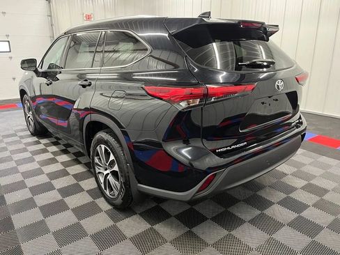 Used 2021 Toyota Highlander XLE AWD/4WD image 5