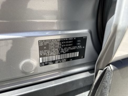 Used 2022 Toyota RAV4 XLE AWD/4WD image 24