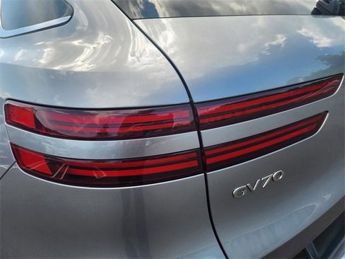 Used 2024 Genesis GV70 2.5T w/ Advanced Package image 9