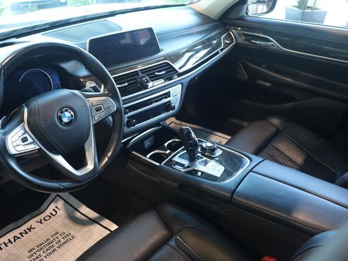 Used 2018 BMW 740i image 28