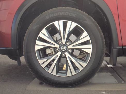 Used 2021 Nissan Rogue SV w/ Premium Package image 11