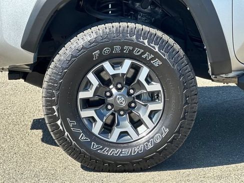 Used 2022 Toyota Tacoma TRD Off-Road w/ TRD Premium Off Road Package AWD/4WD image 30