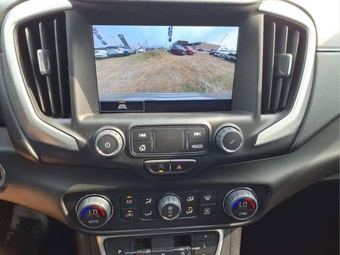 Used 2022 GMC Terrain SLT w/ LPO, 'HIT The Road' Package FWD image 15