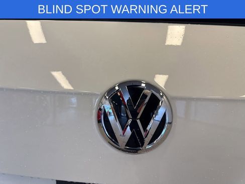 Used 2021 Volkswagen Tiguan SE w/ Panoramic Sunroof Package image 12