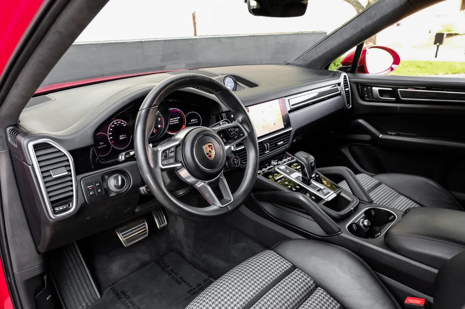 Used 2022 Porsche Cayenne GTS AWD/4WD image 2