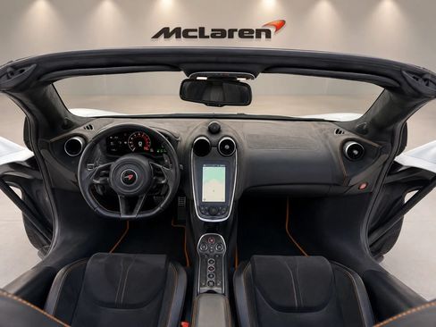 Used 2018 McLaren 570S Spider RWD image 17