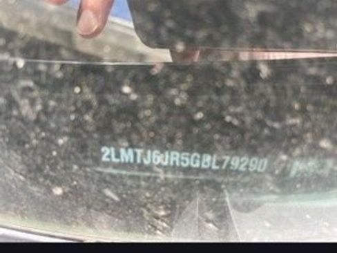 Used 2016 Lincoln MKX Premiere image 3