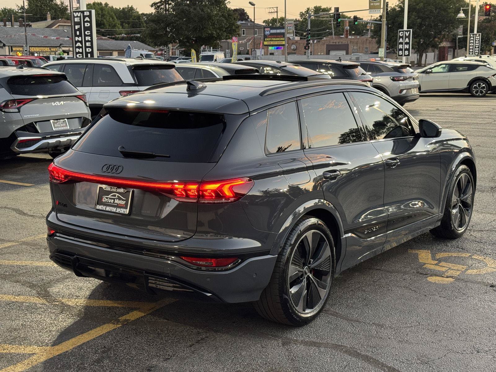 Used 2025 Audi SQ6 e-tron Prestige w/ Black Edition One AWD/4WD image 10