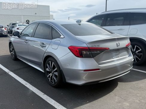 Used 2024 Honda Civic EX image 3
