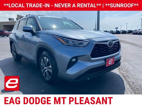 Used 2020 Toyota Highlander XLE FWD image 1